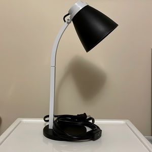 ONLY ONE AVAIL - Vintage Basic Desk Lamp - Black & White - Metal and Plastic